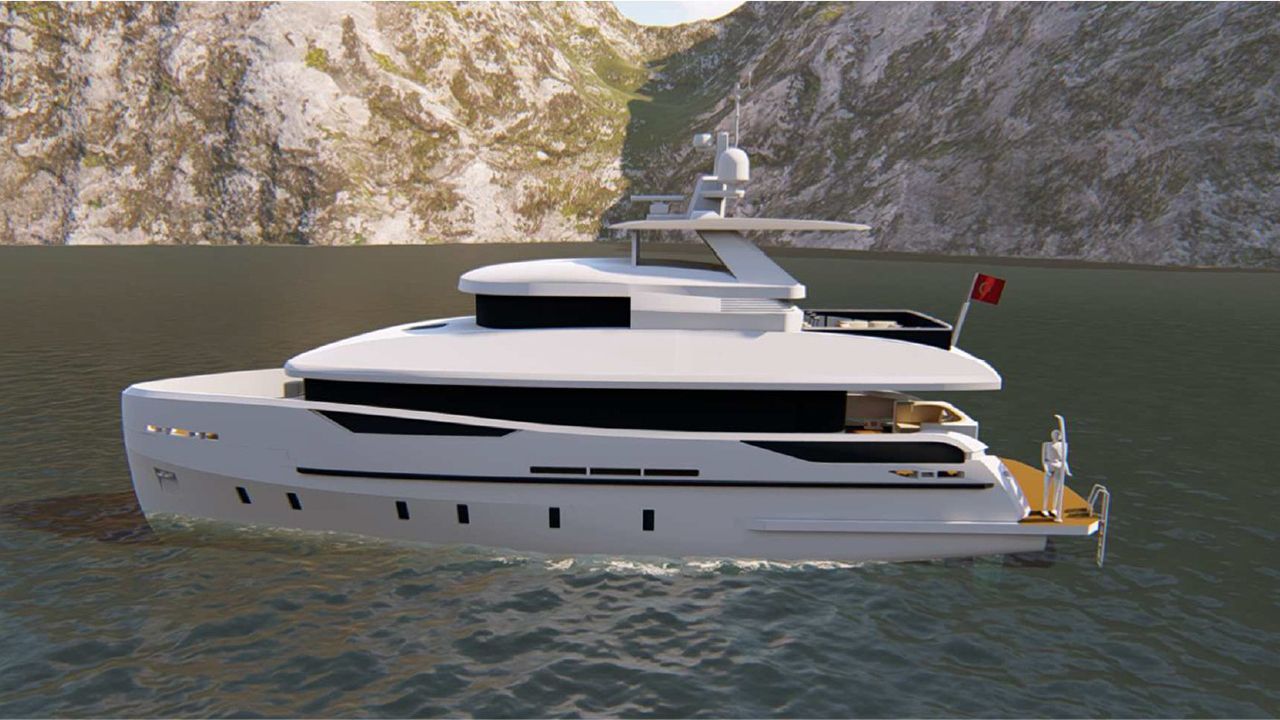 Milyonluk yat, suya indirildikten kısa süre sonra battı