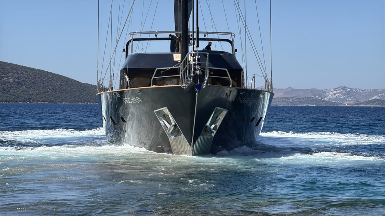Bodrum'da 7 yılda inşa edilen 50,5 metrelik yelkenli yat denize indirildi