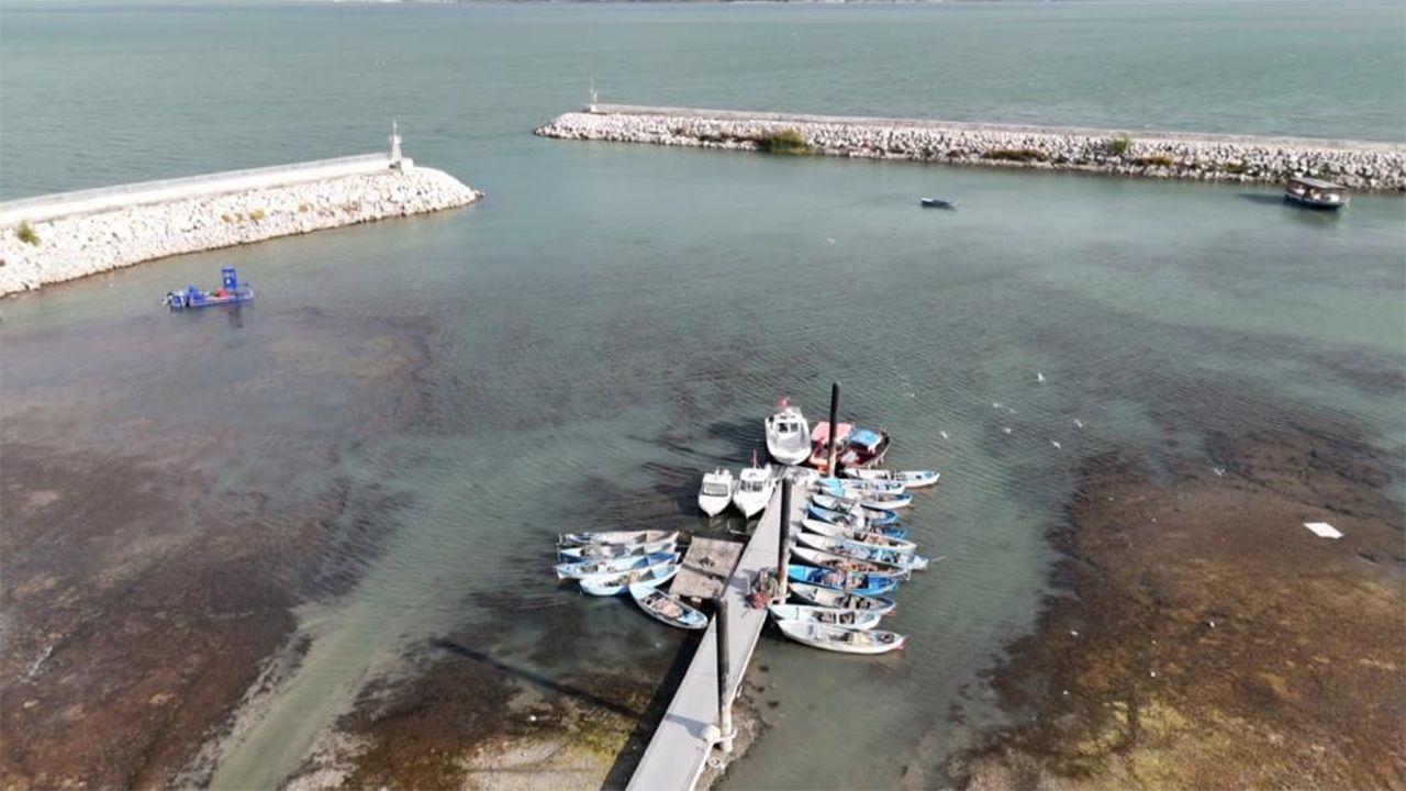 Göl çekildi, balıkçı tekneleri karaya oturdu
