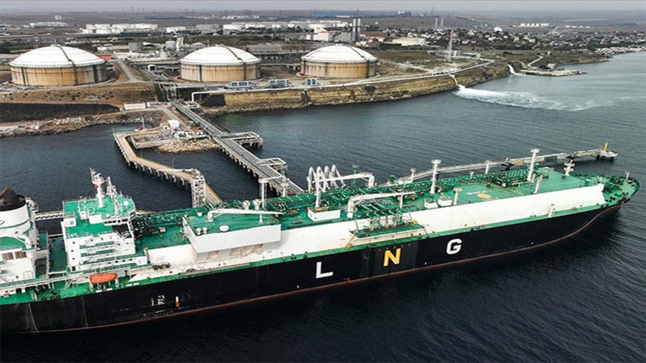 LNG ihracatının önü açıldı: Akdeniz’den geçen gemilerin yakıtı Türkiye'den karşılanacak