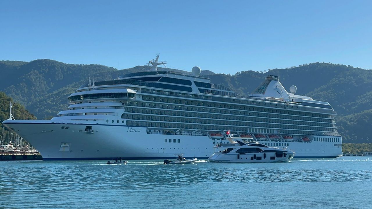 Lüks kurvaziyer "Marina" Marmaris Limanı’nda