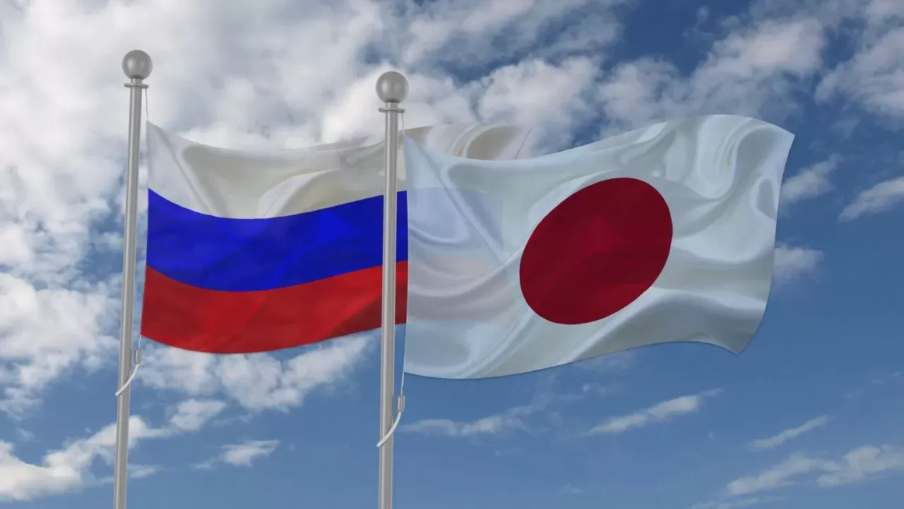 Japonya’dan Rusya bağlantılı 35 gemiye yaptırım