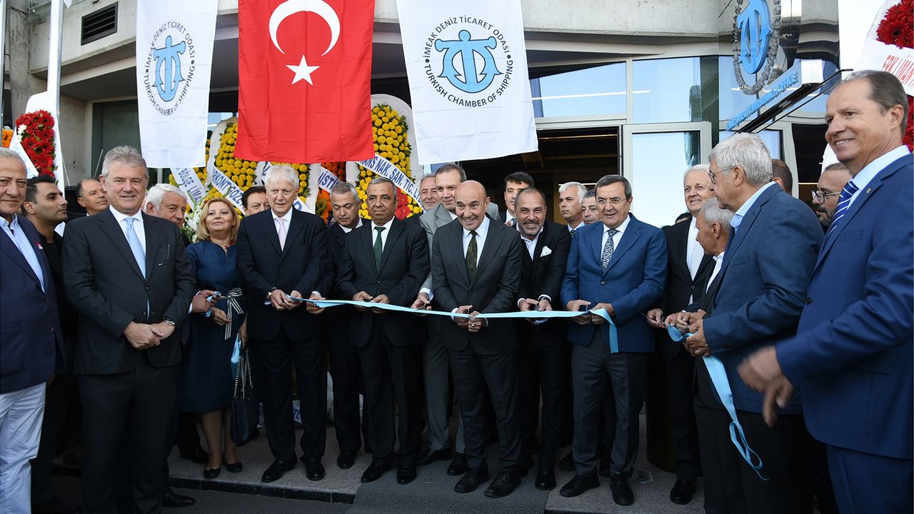 İMEAK DTO İzmir Şubesi'nin yeni hizmet binası açıldı