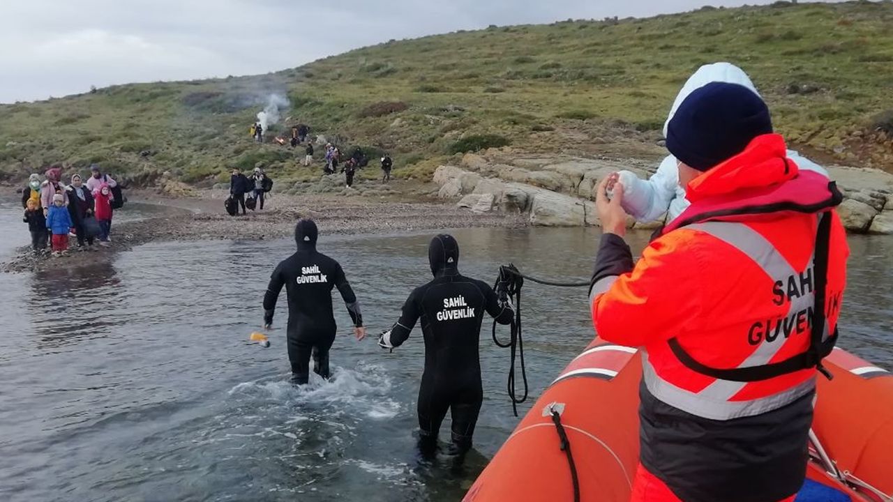 Sahil Güvenlik, adada mahsur kalan göçmenleri kurtardı