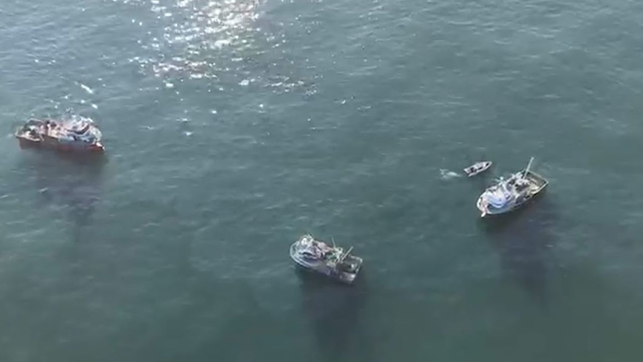 Tartışan balıkçılar, birbirlerinin üzerine tekne sürdü