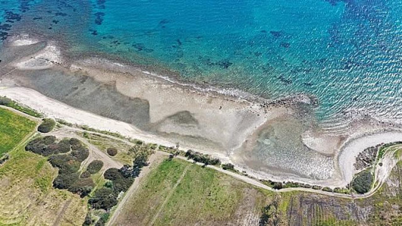 Datça’da deniz çekilince liman kalıntıları ortaya çıktı