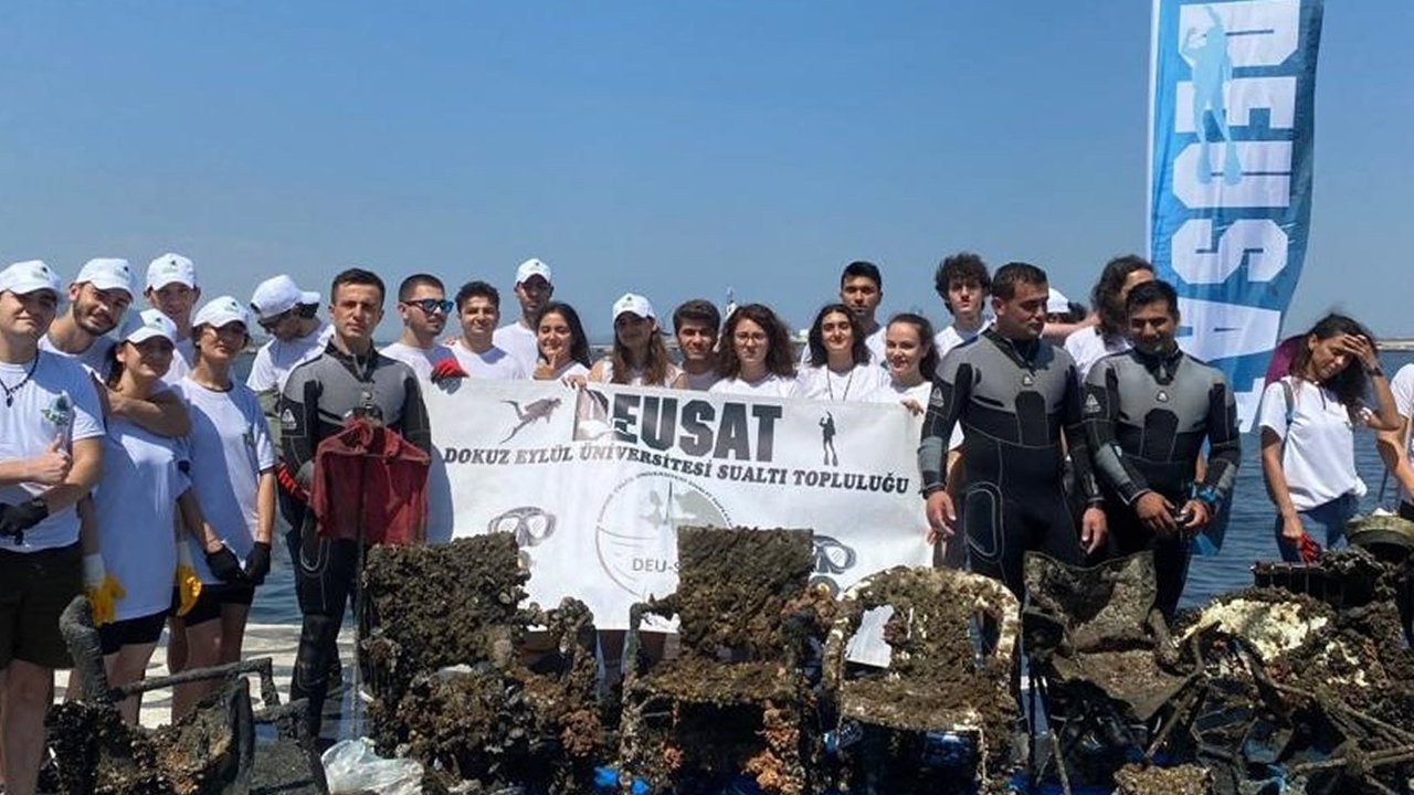 DEÜ Körfez'i temizliyor, atıkları dönüştürüyor