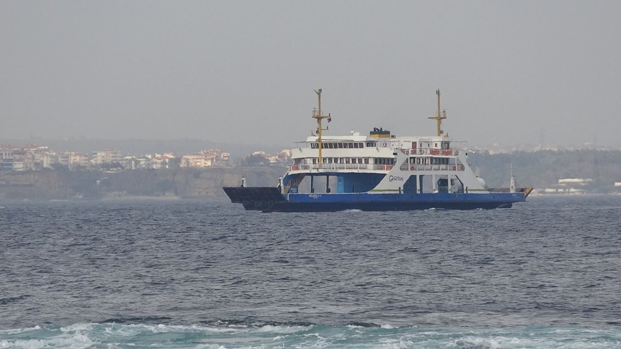 Gökçeada ve Bozcaada feribot seferleri iptal edildi