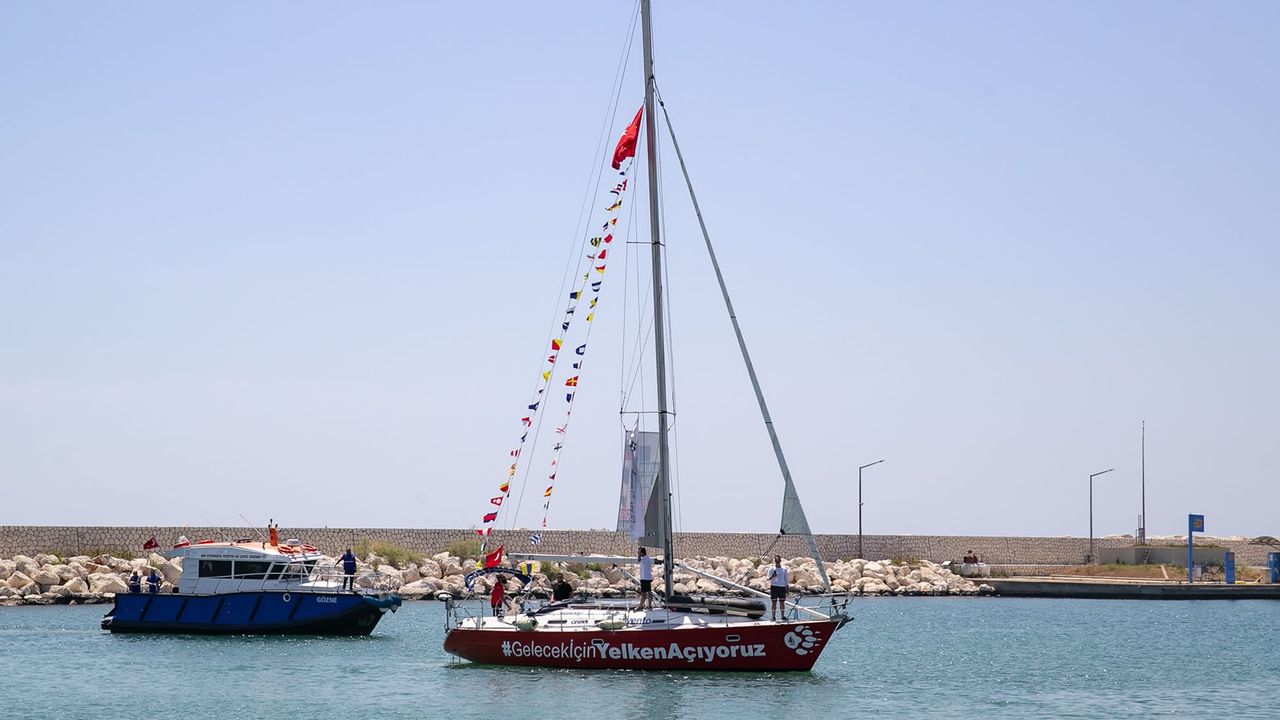 İklim değişikliği için yelken açan ekip Mersin'e ulaştı
