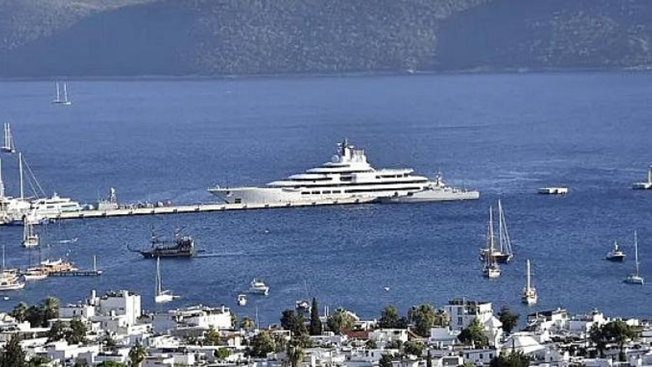 İtalya, Putin'İn olduğu iddia edilen 'Şehrazat'a el koydu