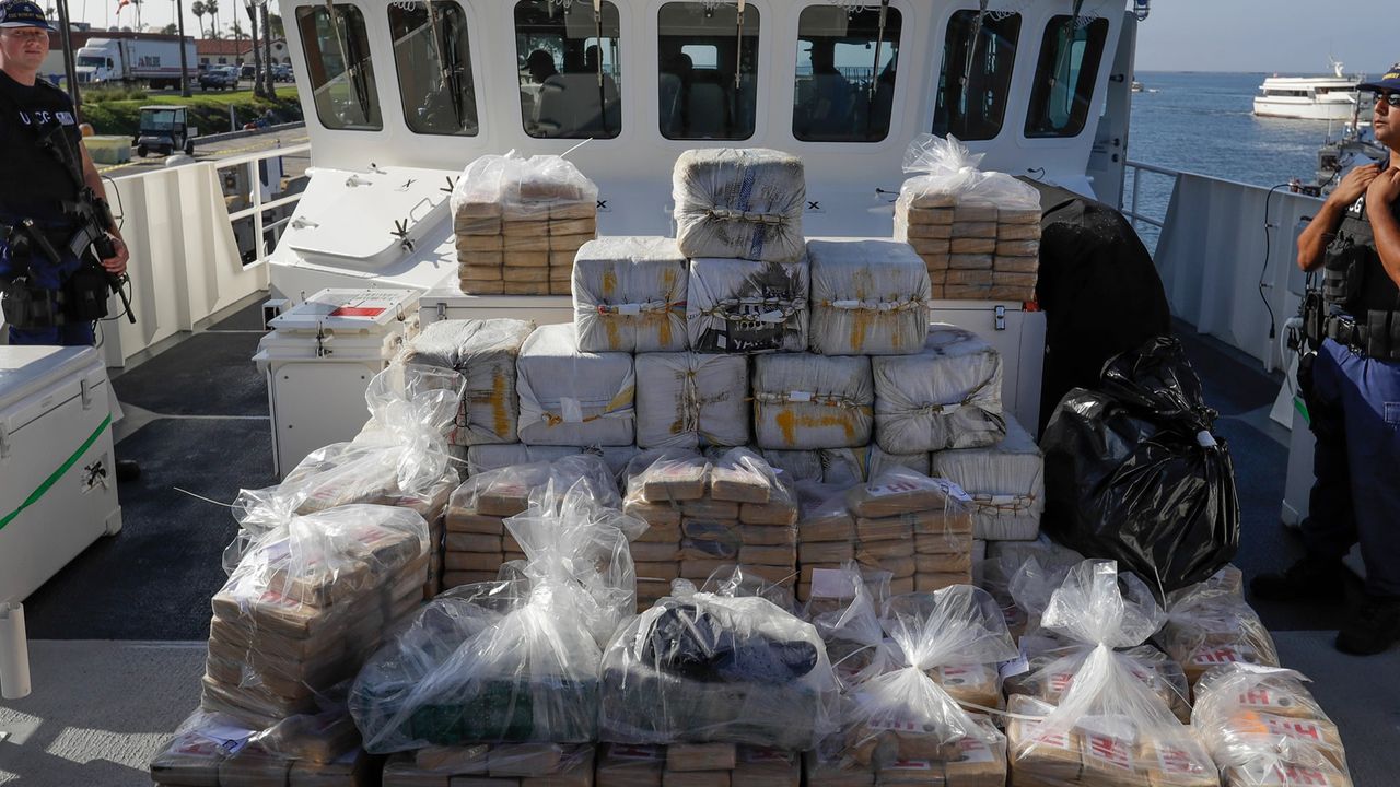 Meksika’da teknede bin 700 kilo kokain ele geçirildi