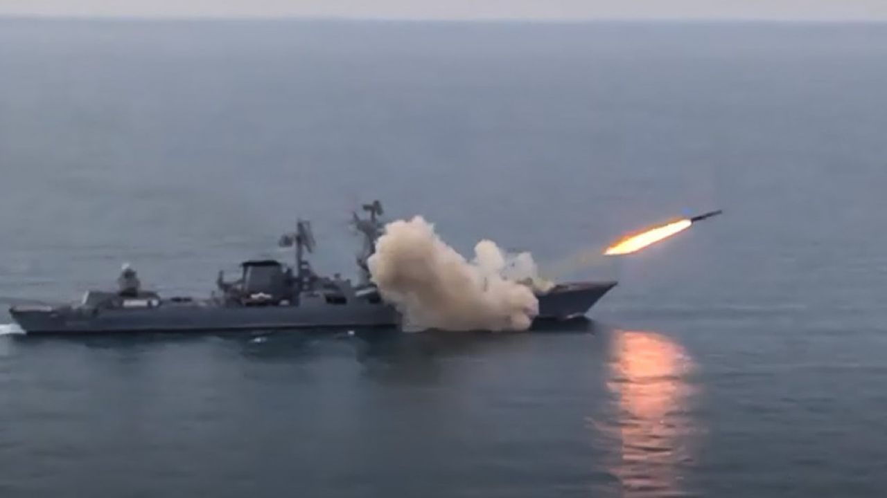 Rusya, Karadeniz’den Ukrayna’ya 4 seyir füzesi fırlattı