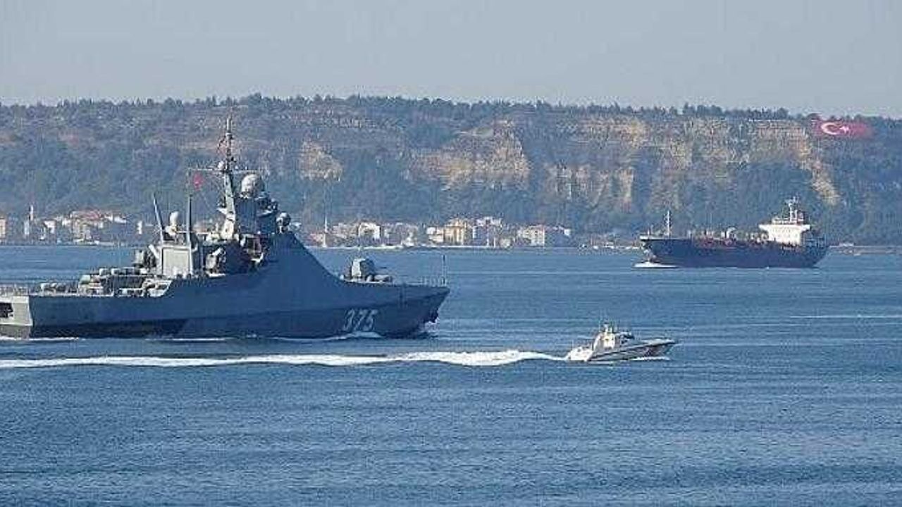 Rus savaş gemisi Çanakkale Boğazı’ndan geçti