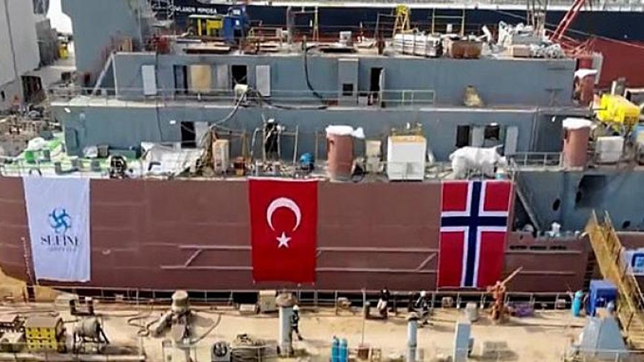 Sefine, Norveç için inşa ettiği dev balıkçı gemisini suya indirdi
