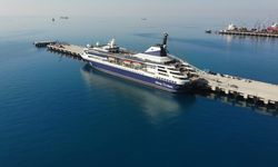 Depremzedeler için bin 56 kişilik kruvaziyer gemisi İskenderun'a geldi