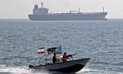 İran, 270 bin litre kaçak akaryakıt taşıyan 4 gemiye el koydu
