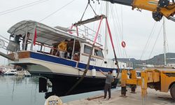 Datça'da bakım yapılan tekneler denize indirildi