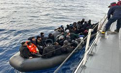 Ayvalık açıklarında 55 düzensiz göçmen kurtarıldı
