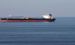 İran, Hürmüz Boğazı yakınlarında 2 petrol tankerine el koymaya çalıştı