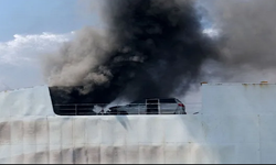 Hollanda’da kargo gemisinde yangın