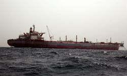 Safer FSO tankerindeki petrol boşaltılmaya başlandı