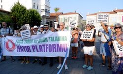 Foça'da deniz ve kıyı kirliliği protestosu