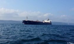 İstanbul Boğazı'nda arızalanan petrol tankeri nedeniyle gemi trafiği durduruldu