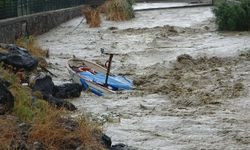 Çanakkale'de şiddetli yağış tekne batırdı