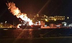 Tuzla'da tersanede bulunan bir gemide yangın