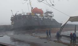 Fırtına yurdu esir aldı… Zonguldak'ta gemi ikiye bölündü
