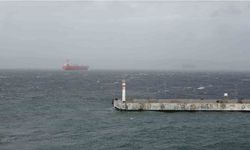 Çanakkale Boğazı fırtına nedeniyle transit gemi geçişlerine geçici olarak kapatıldı