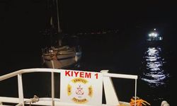 Çanakkale Boğazı'nda sürüklenen tekne kurtarıldı