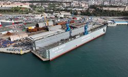 Türkiye'de üretilen en büyük yüzer havuz Haydarpaşa Limanı'nda