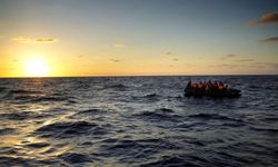Libya açıklarında göçmen teknesi battı: 61 kişi kayıp