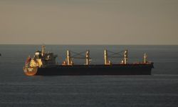 Yemen açıklarında ABD'ye ait gemiye füzeli saldırı!