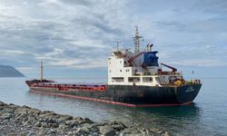 Hopa'da karaya oturan geminin onarım çalışması 40 gündür sürüyor