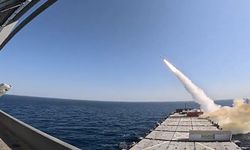 İran, gemi güvertesinden balistik füze fırlattı