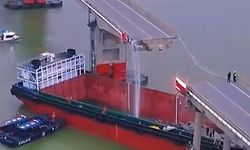 Çin’de konteyner gemisi köprüye çarptı: 5 kişi öldü