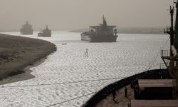 Süveyş Kanalı'nda bekleyen gemi sayısında yüzde 225'lik artış