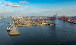 Hamburg Limanı Avrupa'da gemilere kıyı elektriği sunan ilk liman oldu