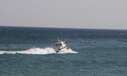 Sahil Güvenlik ekipleri alabora olan bottaki 2 kişiyi kurtardı