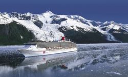 Cruise gemisi Alaska'da buz dağına çarptı