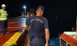 Gemide saklanan göçmenler kaptanın ihbarıyla yakalandı