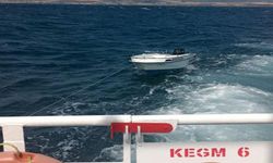 Çanakkale Boğazı'nda sürüklenen tekne barınağa yanaştırıldı