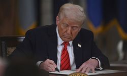 Trump, Hindistan'a yüzde 25'lik ek tarife kararnamesini imzaladı