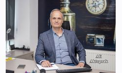 Dalgalar arasında coşkulu bir yaşam onunkisi