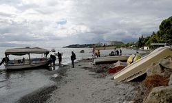 Kuşadası'nda fırtına balıkçı teknelerini vurdu