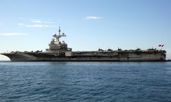 Fransa, yeni uçak gemisi inşa edecek