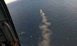 ABD Sahil Güvenliği, Florida açıklarında yanan tekneden bir balıkçıyı kurtardı