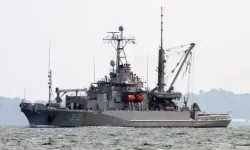 ABD Donanması kurtarma ekipleri, USS Nimitz'den iki enkaz halindeki uçağı kurtardı